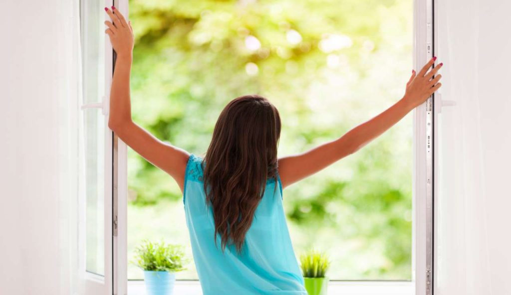Arieggiare d’inverno, cronometro alla mano per non fare danno a casa tua | La regola dei 5 minuti