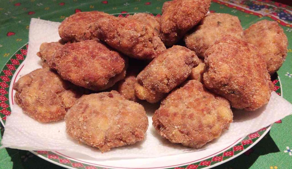 I “Mondeghili” tornano alla ribalta | le polpette milanesi di recupero diventano gourmet: il trucco per farle