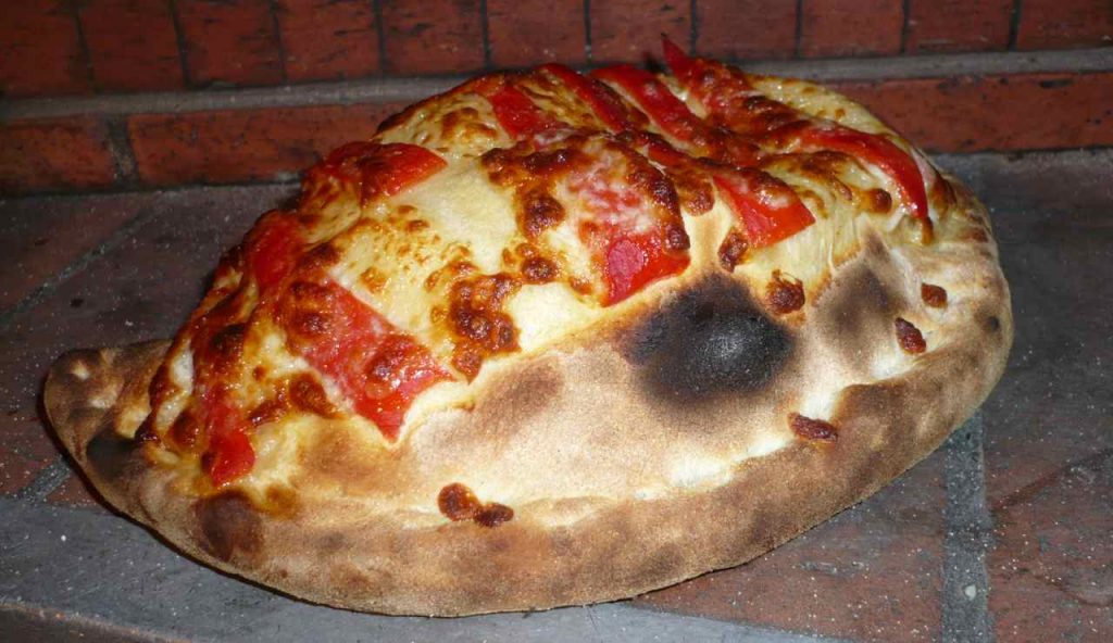 Panzerotti milanesi al forno | la versione “leggera” che spopola tra studenti e uffici: come replicarla a casa