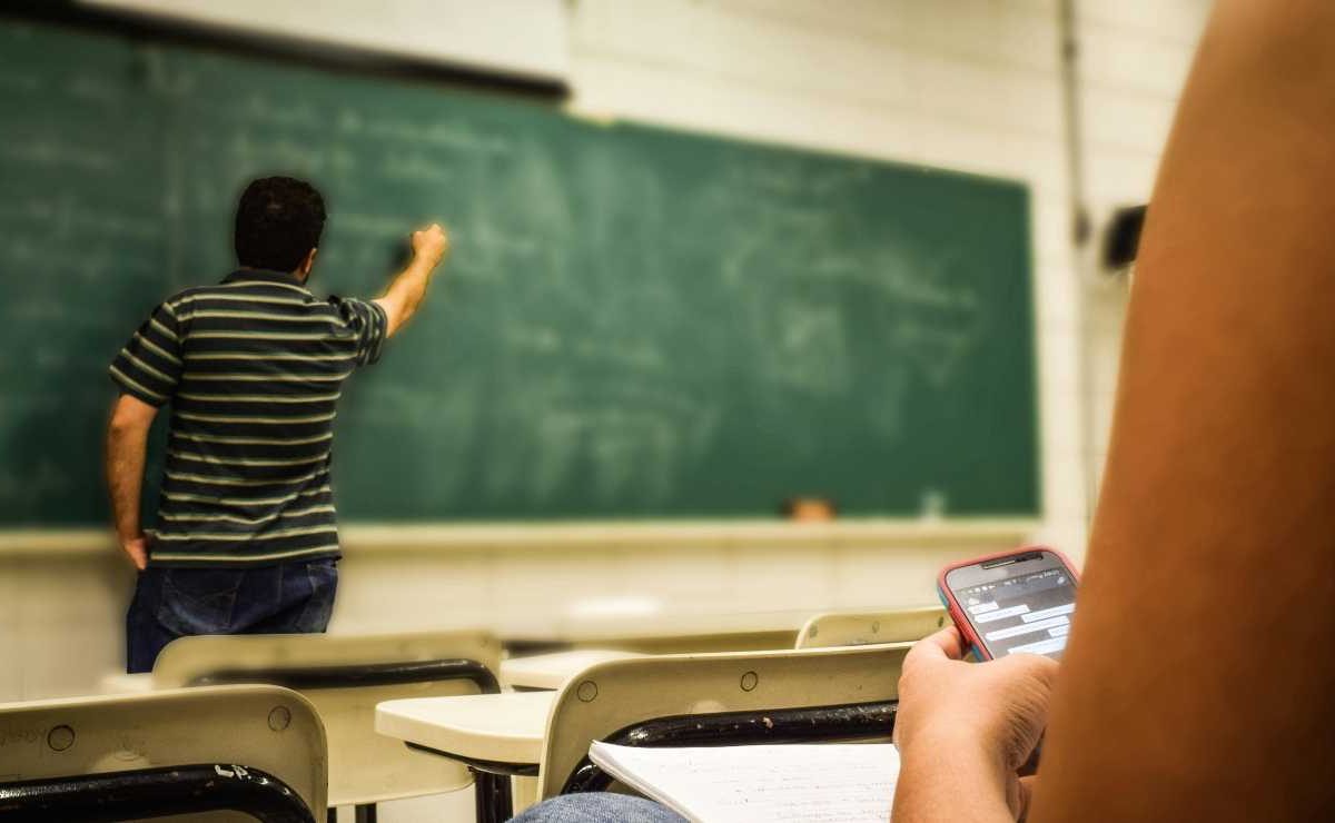 Ultim’ora Ministero dell’Istruzione: da oggi sei fuori con la media inferiore a 7 | puoi rimanere a casetta