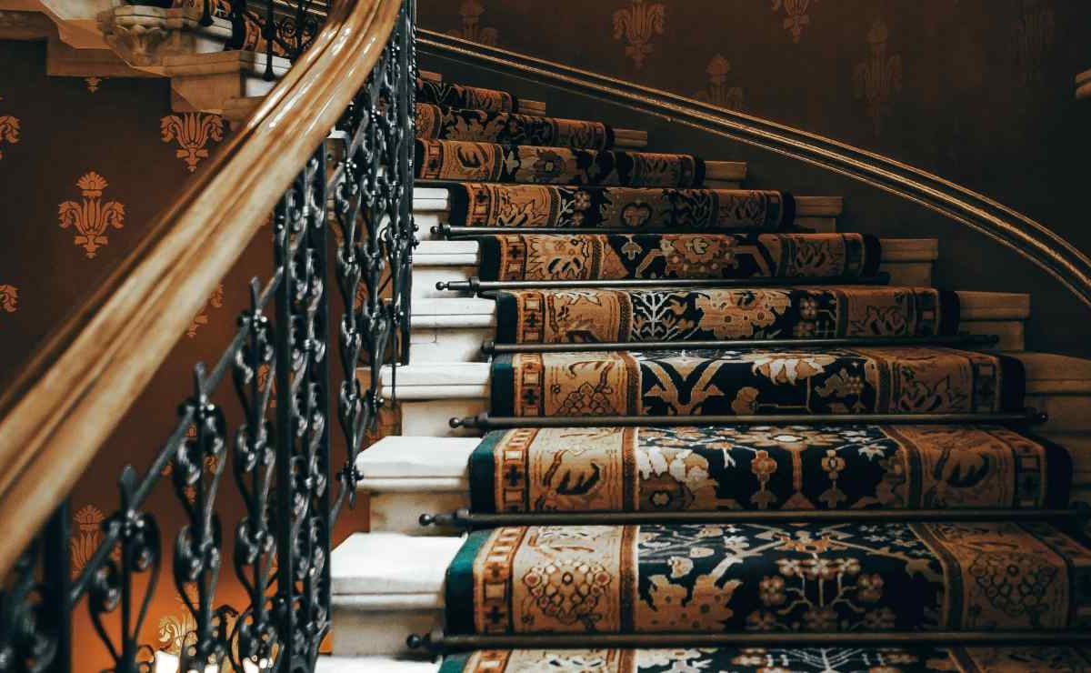 Tappeti e scale di casa | Se lo metti in questa posizione rischi di fare una strage: attenzione agli anziani